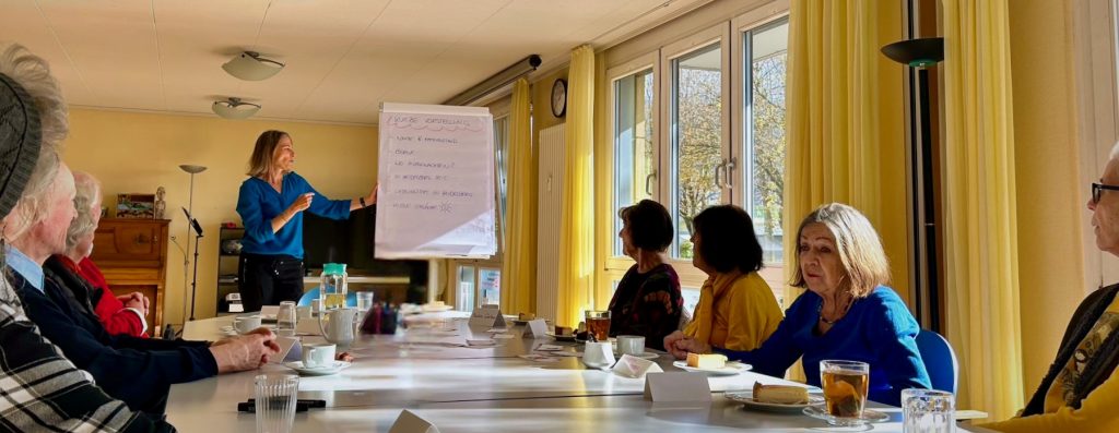 Erzählcafé zur Biografiearbeit im Seniorenzentrum Heidelberg Neuenheim moderiert von Videobiografin Verena Glaese